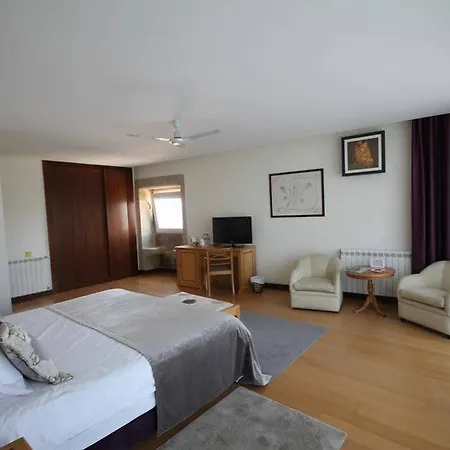 Paco Da Torre De Figueiredo Donas 4*