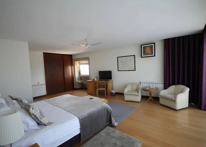 Paco Da Torre De Figueiredo Donas 4*